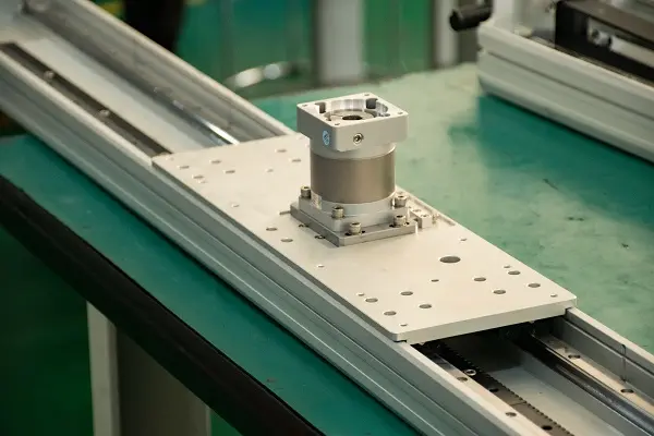 为什么装了减速机，直线模组推起来更“吃力”？