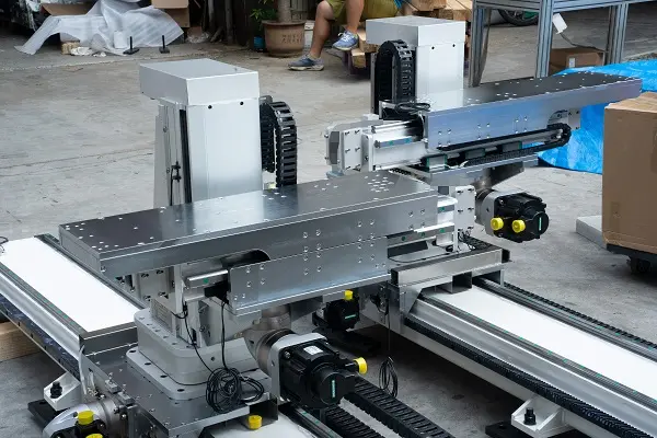 伸缩旋转上料机械手